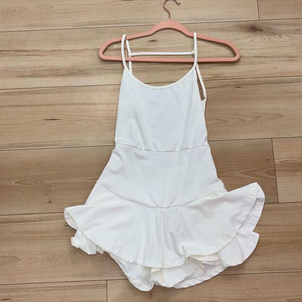 SHEIN SXXY ROMPER OPEN BACK! SIZE MEDIUM
NEW W TAGS